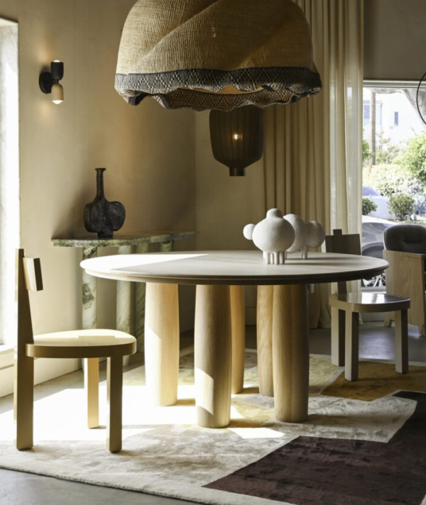 ROUND BAUME DINING TABLE