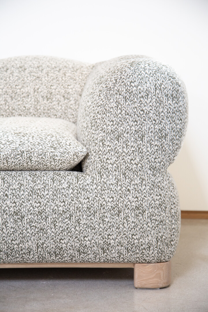 ROLLEN CORNER CHAIR