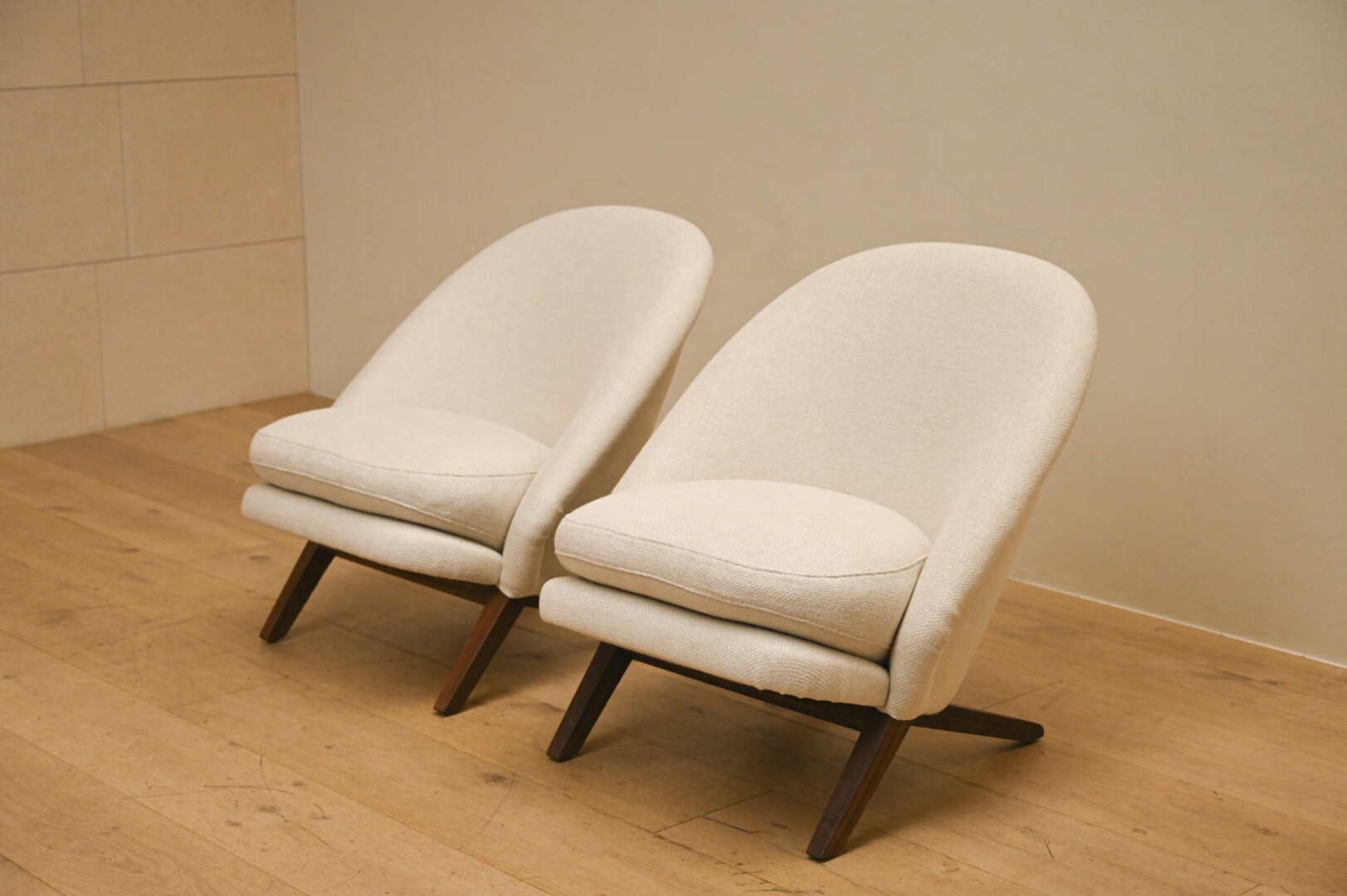 T – CHAIR