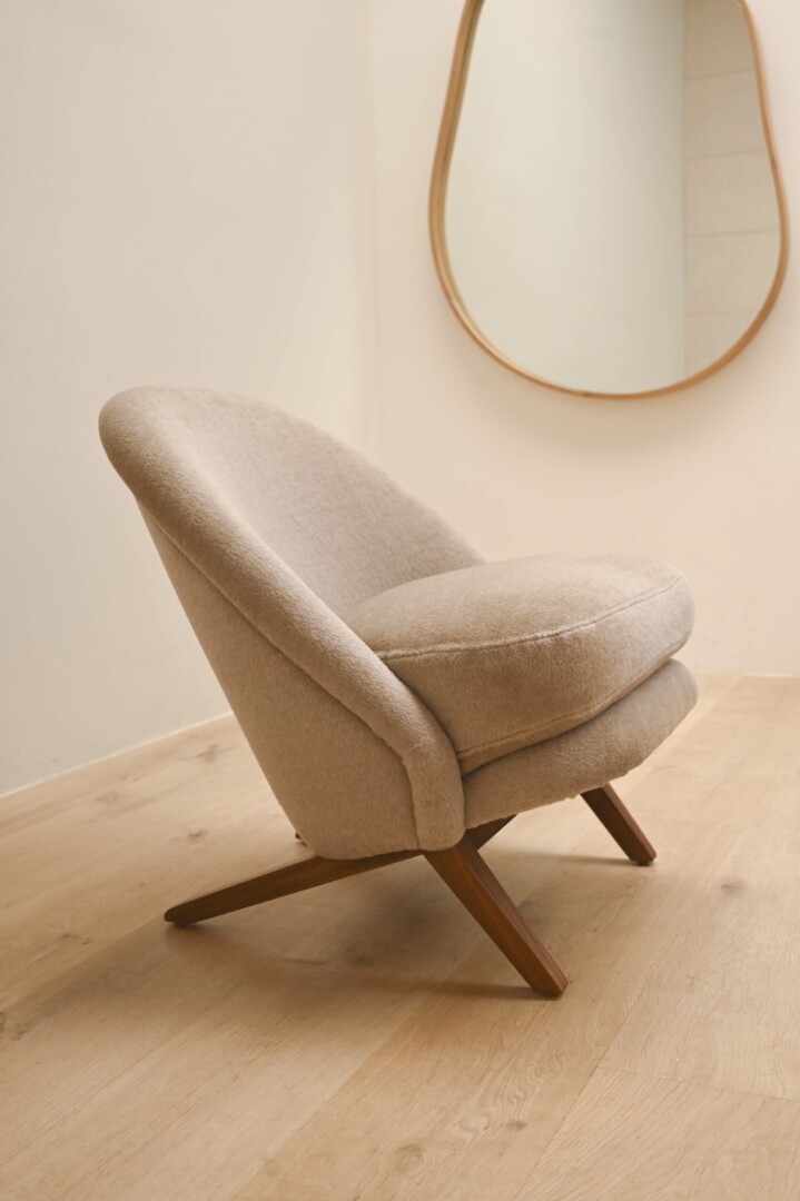 T – CHAIR