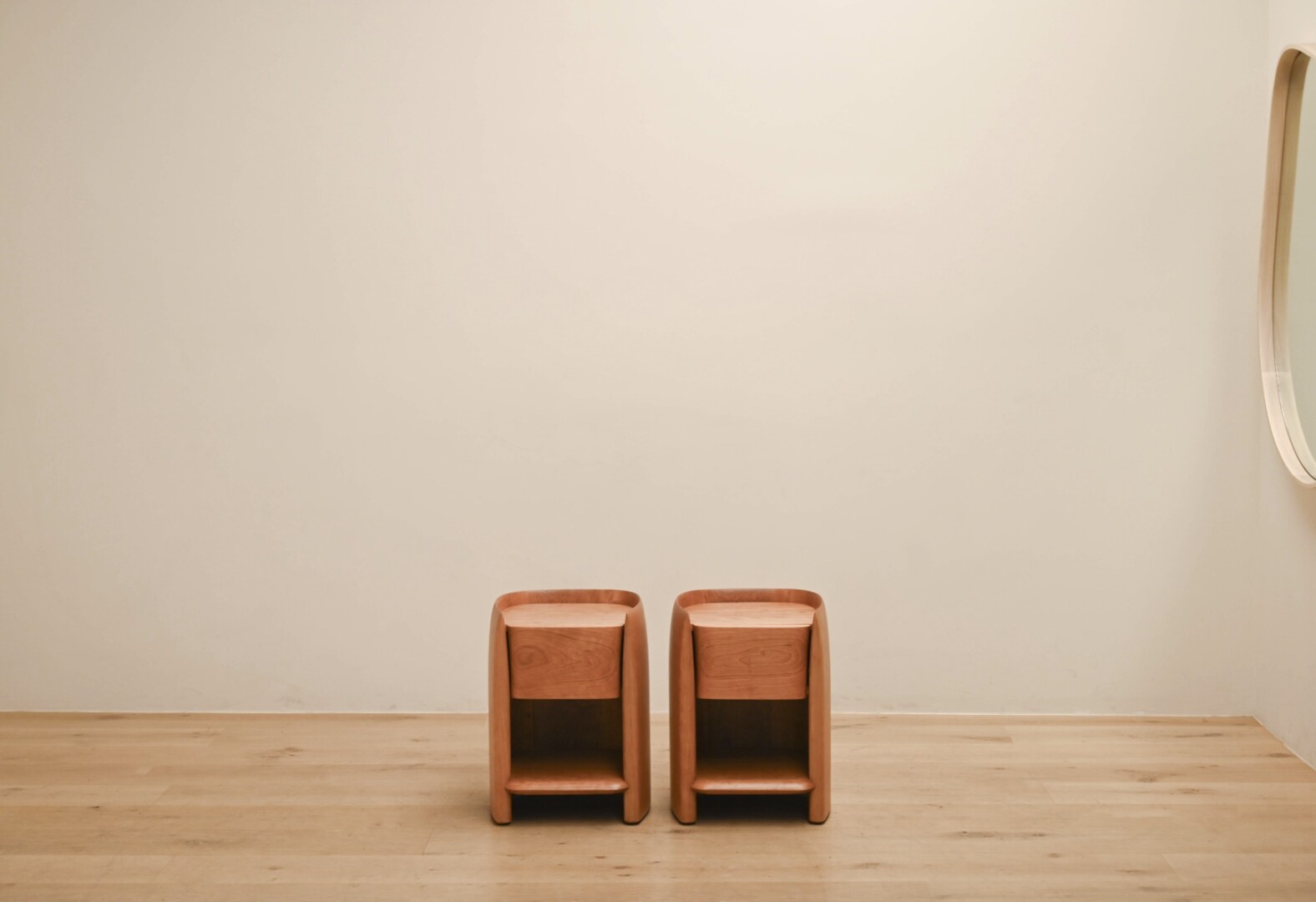 PANEEL SIDE TABLE