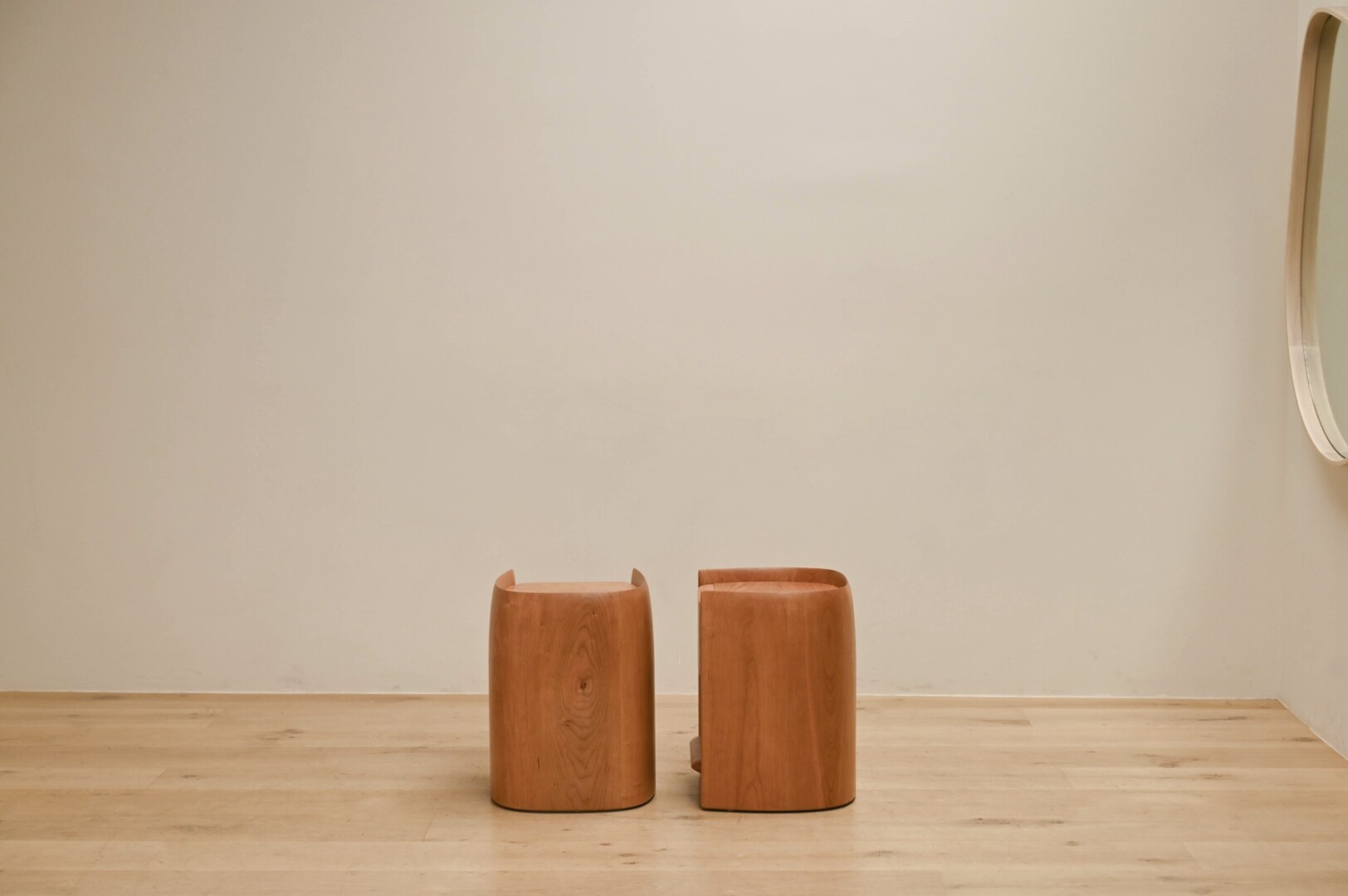 PANEEL SIDE TABLE