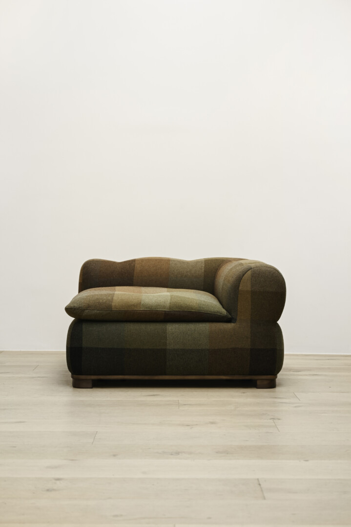 ROLLEN CORNER CHAIR