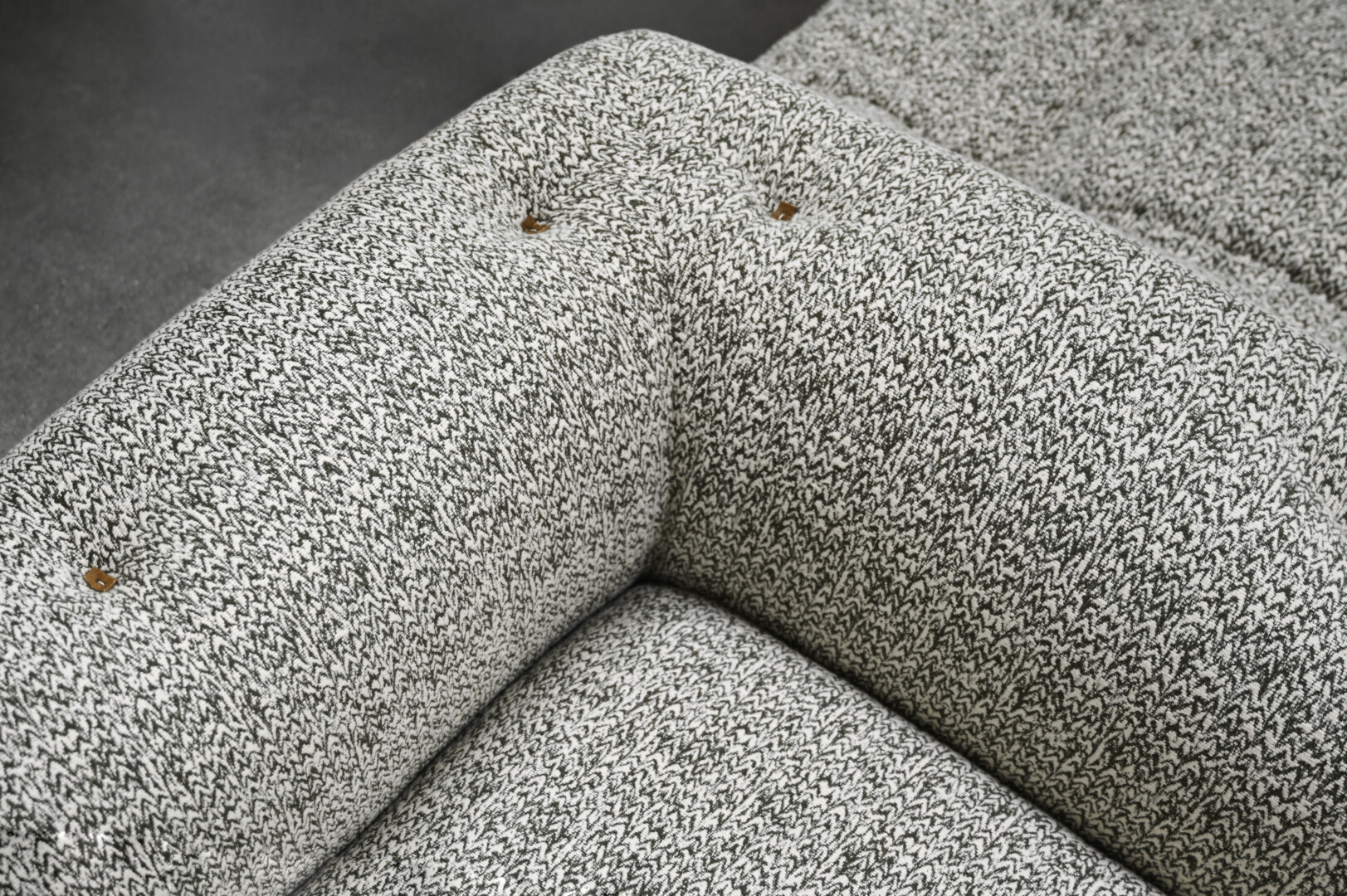 ROLLEN CORNER CHAIR