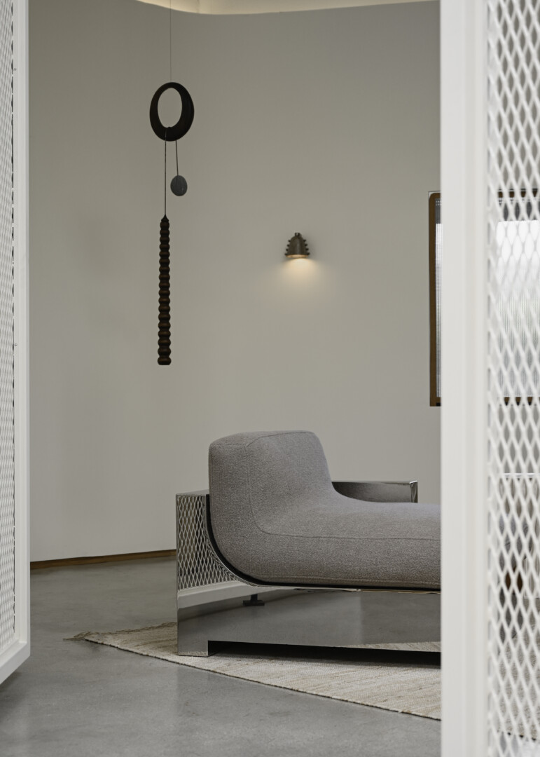 FRANCK 1 ARM LOUNGE CHAIR