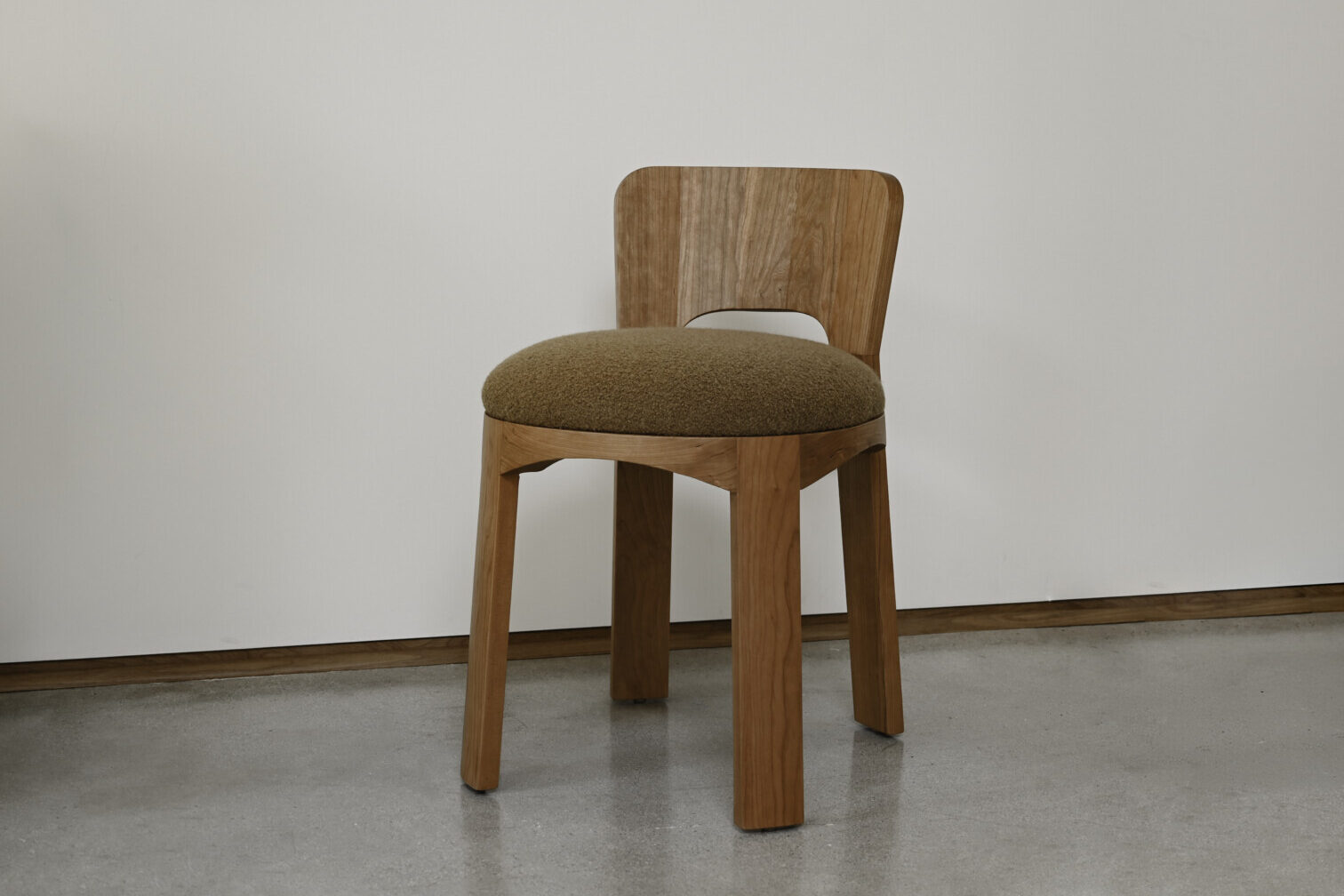 LATTEN STOOL