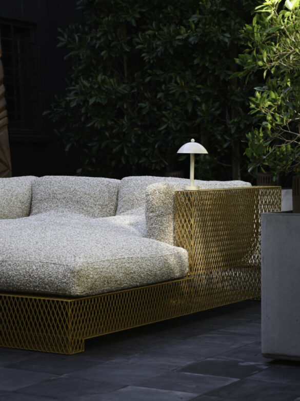 FRANCK EXPANDED STEEL OUTDOOR BED