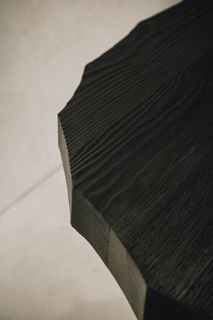 FREE SHAPE ROUND DINING TABLE