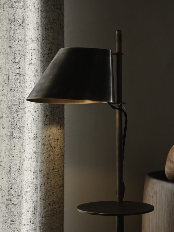 KONZE TABLE LAMP (ANTIQUED BRASS)