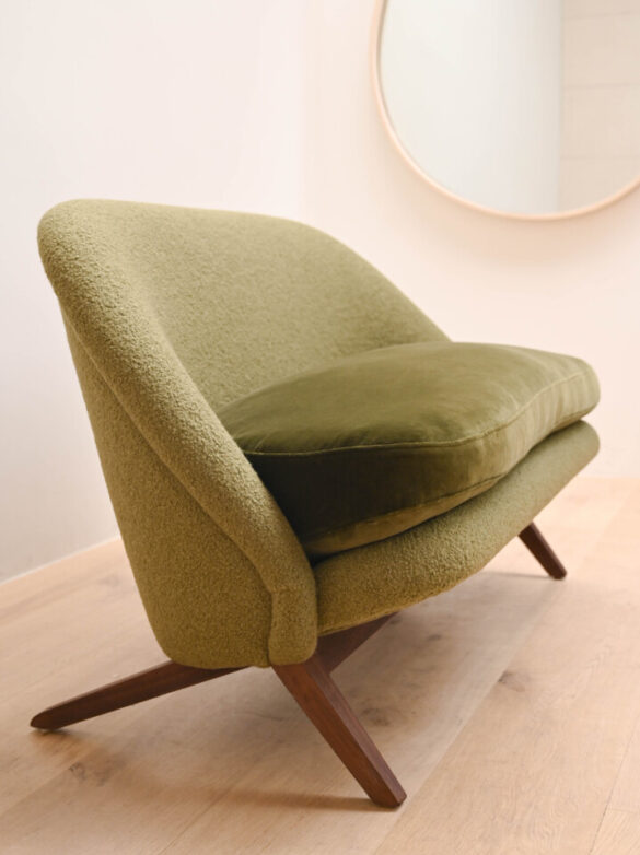 T LOVE SEAT