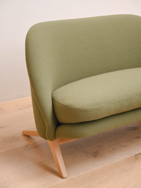 T LOVE SEAT