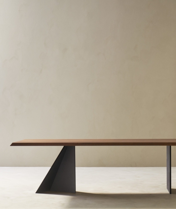 MA 02 DINING TABLE