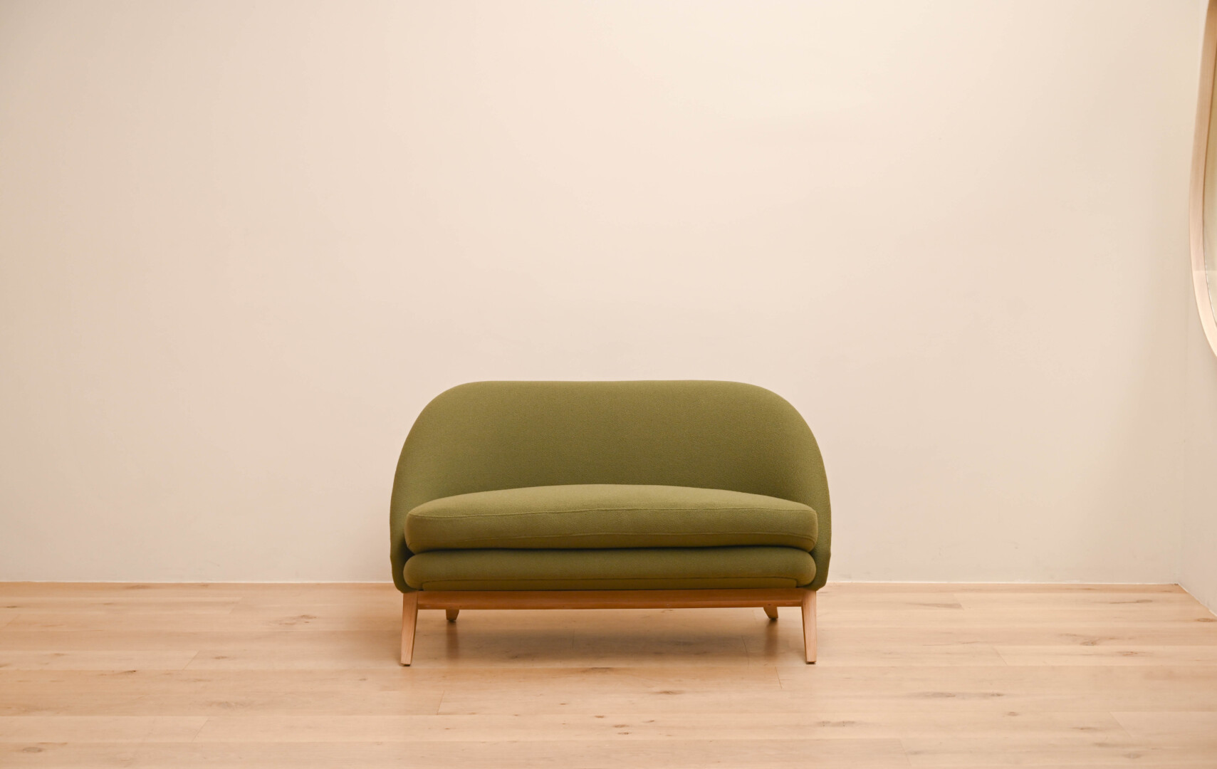 T – LOVESEAT