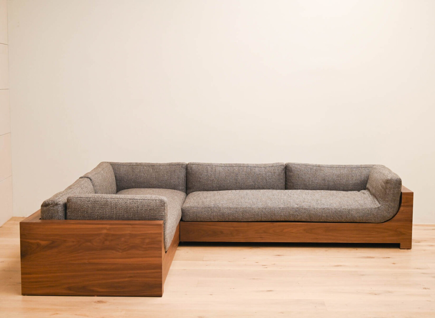 FRANCK SECTIONAL SOFA