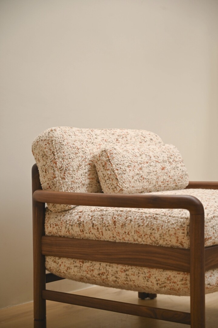 DUBEL LOUNGE CHAIR