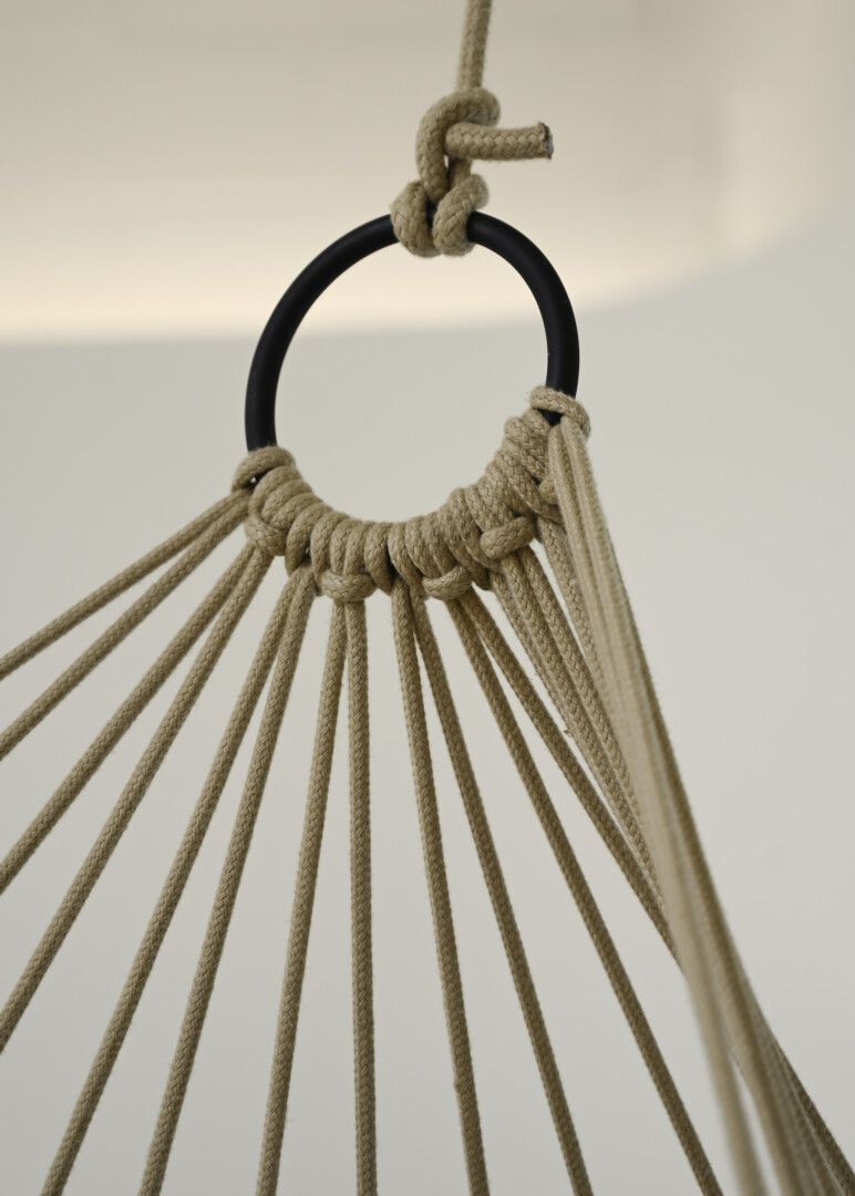 FLOATING DIVAN CHAIR
