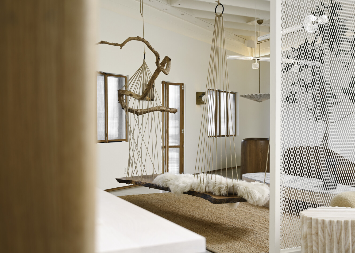 FLOATING DIVAN CHAIR