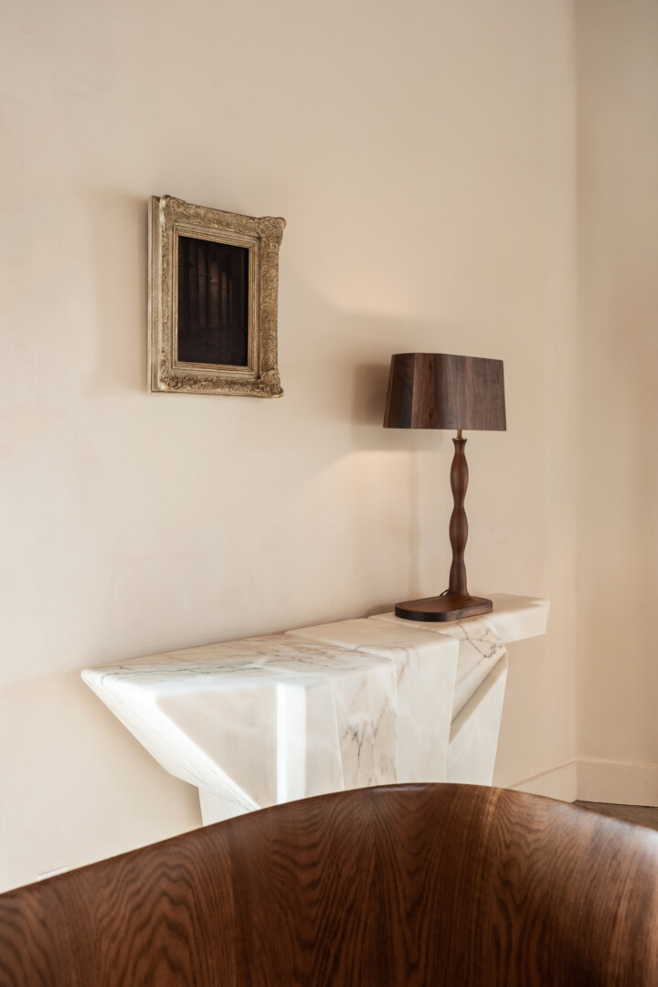 TRAGER TABLE LAMP