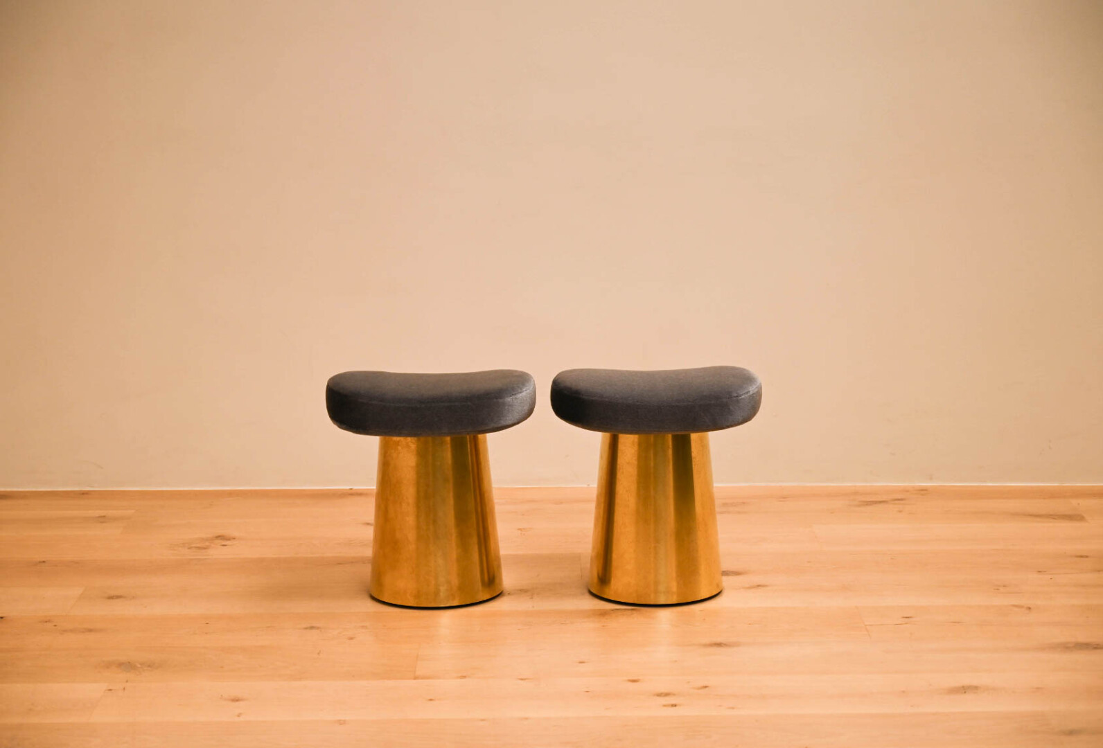 SPULE BRASS STOOL