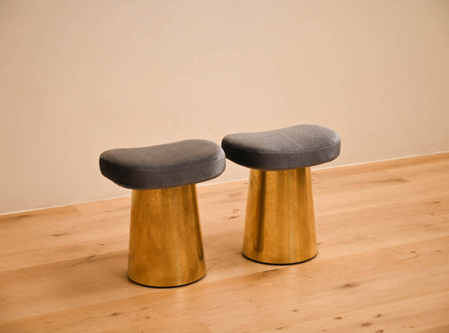 SPULE BRASS STOOL