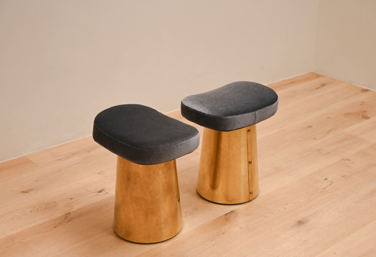 SPULE BRASS STOOL