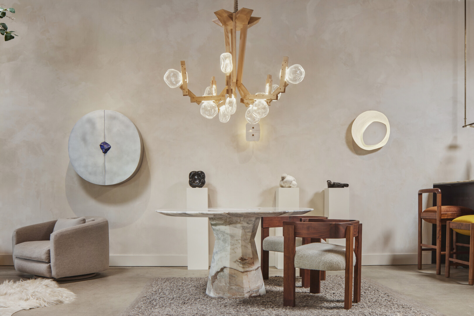 JUWEL STONE DINING TABLE