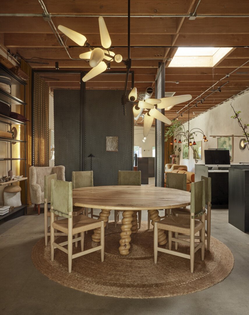 CAMPAIGN HIGH-BACK CHAIR