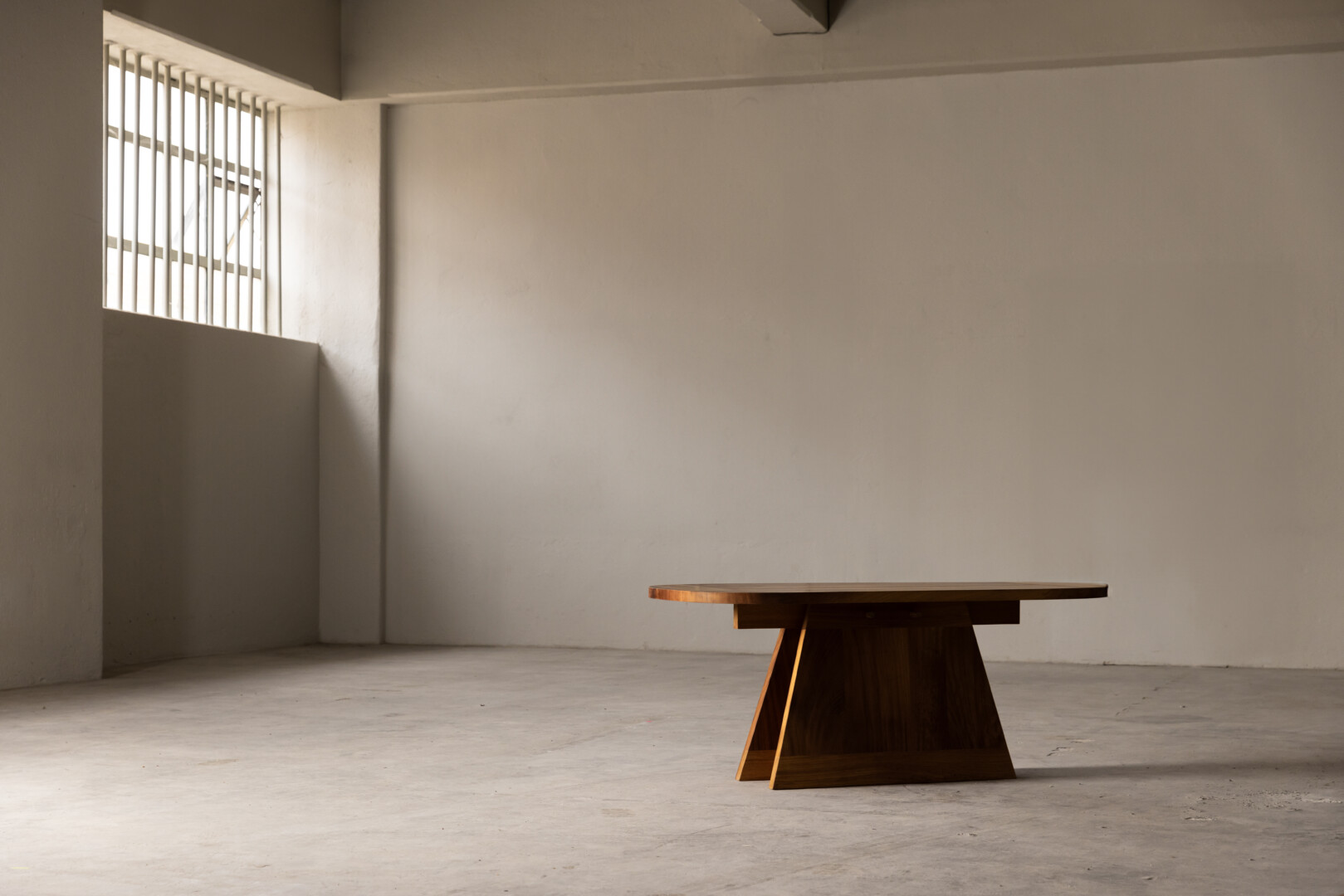 THE WHALE DINING TABLE