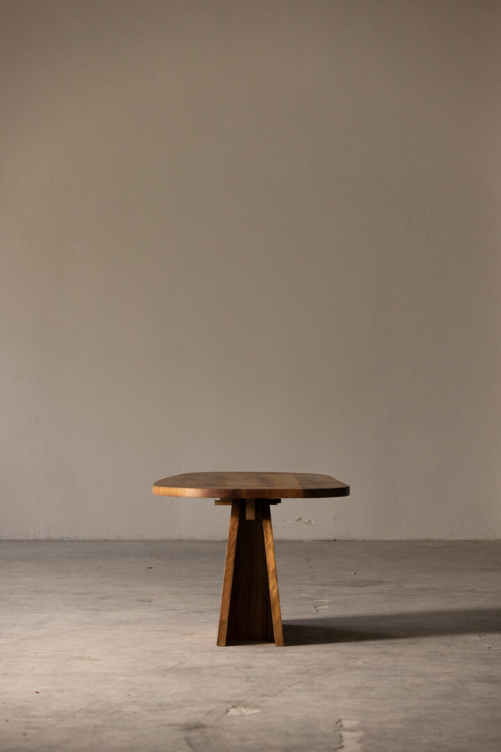 THE WHALE DINING TABLE