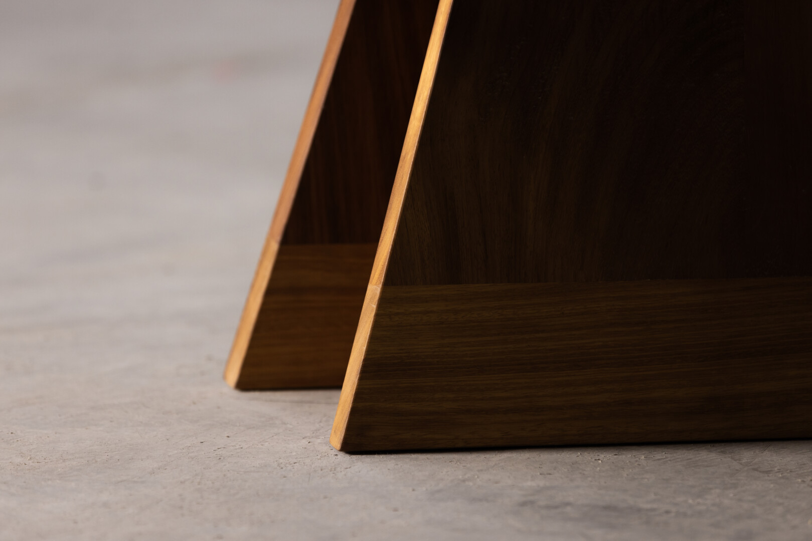THE WHALE DINING TABLE