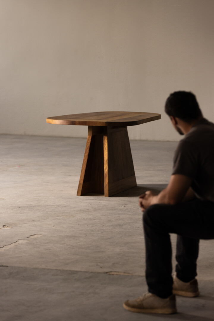 THE WHALE DINING TABLE