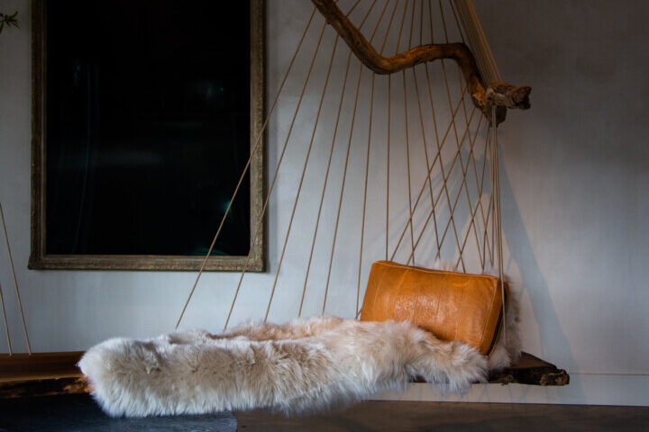 FLOATING DIVAN CHAIR