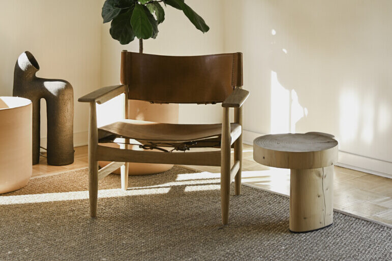 CAMPAIGN LOUNGE CHAIR