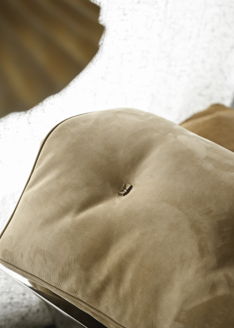 FRANCK 1 ARM LOUNGE CHAIR