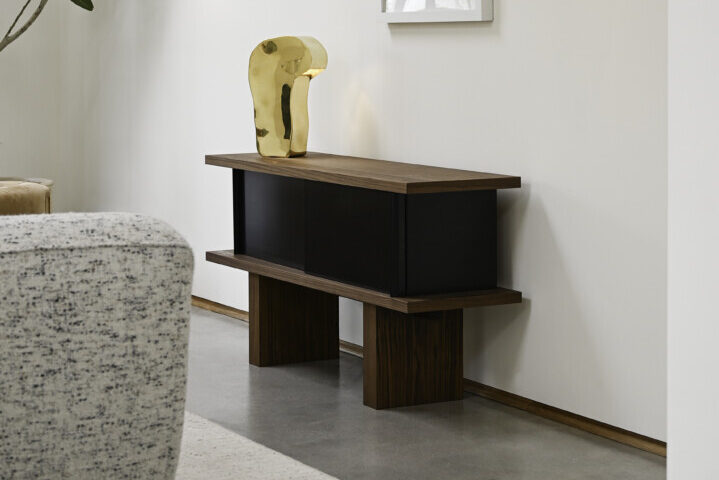 CASE SIDEBOARD