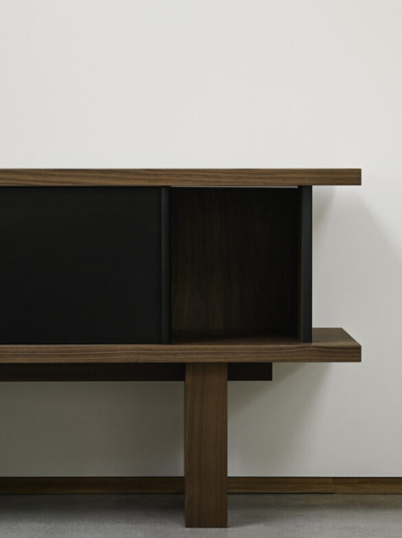 CASE SIDEBOARD