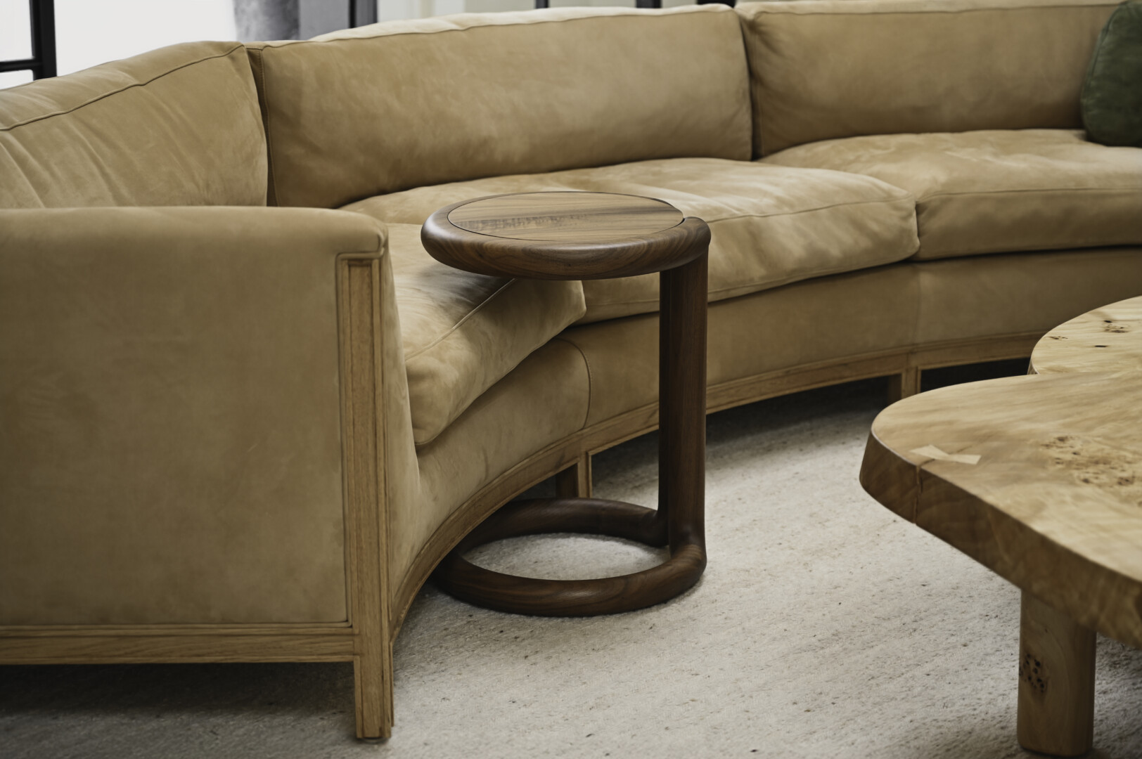 DUBEL SIDE TABLE – WALNUT