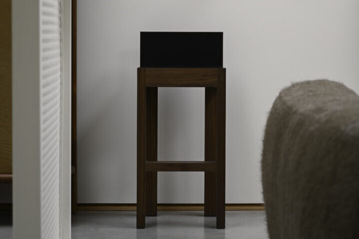 STRICT BAR STOOL
