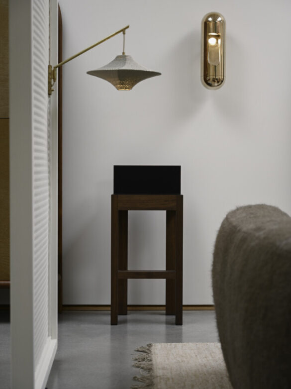 STRICT BAR STOOL