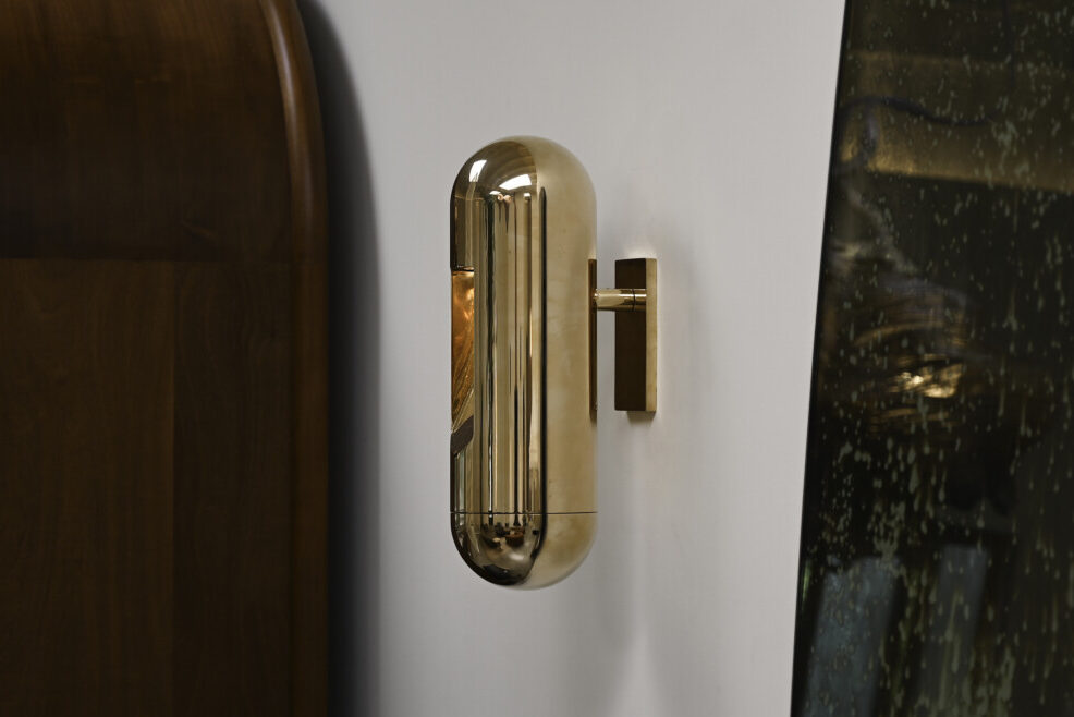 APPLIQUE SCONCE
