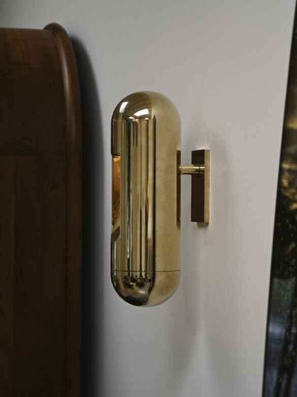 APPLIQUE SCONCE