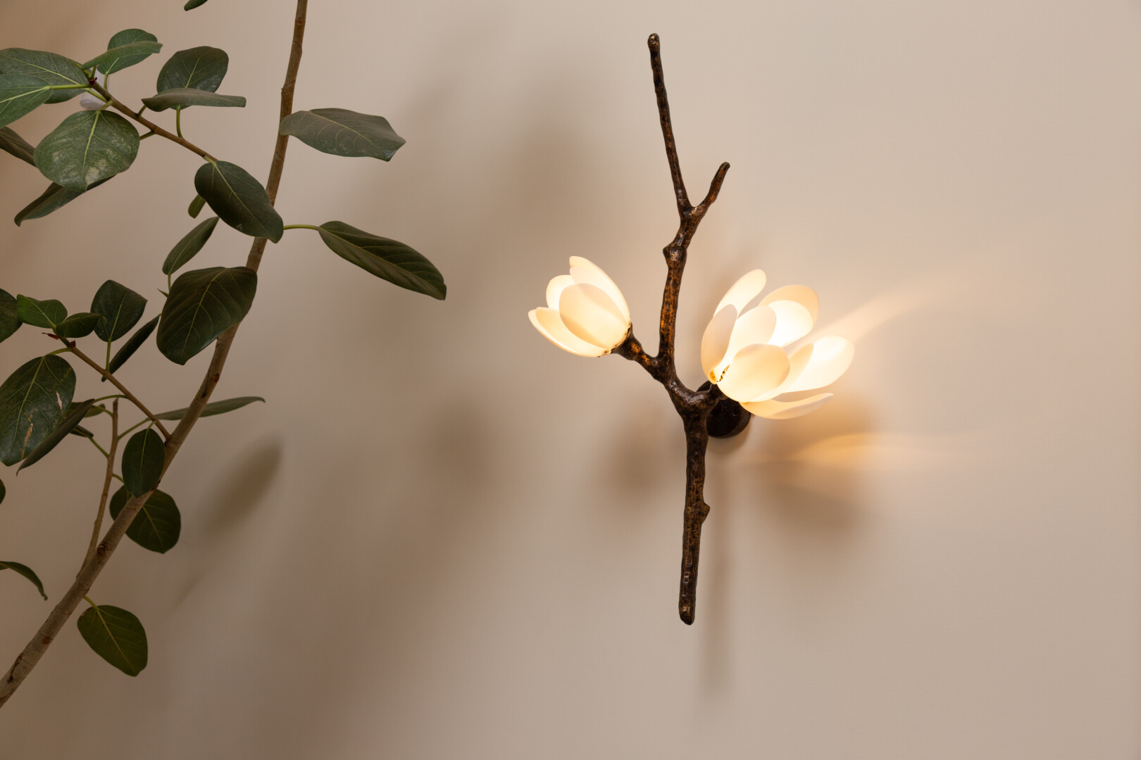 GEORGINA MAGNOLIA SCONCE