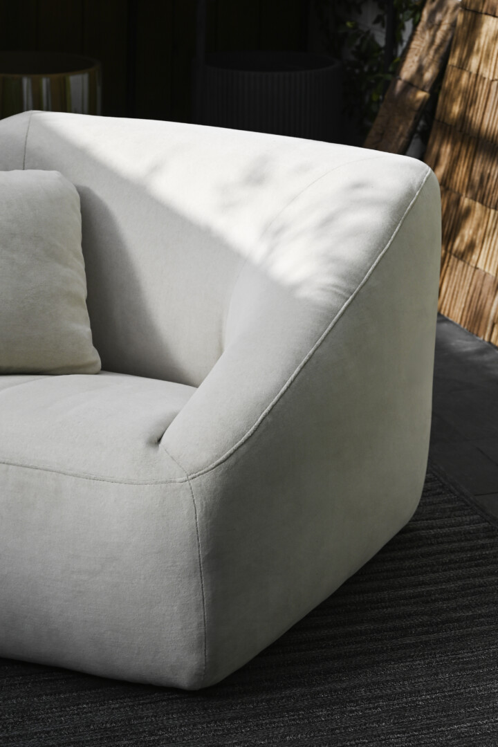 POUF LOUNGE CHAIR OUTDOORS