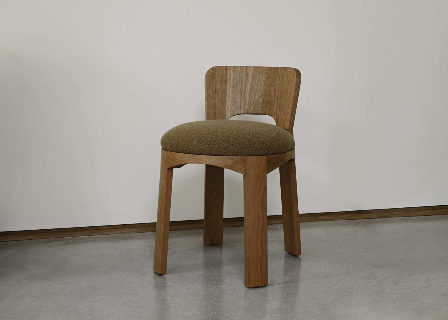 LATTEN STOOL