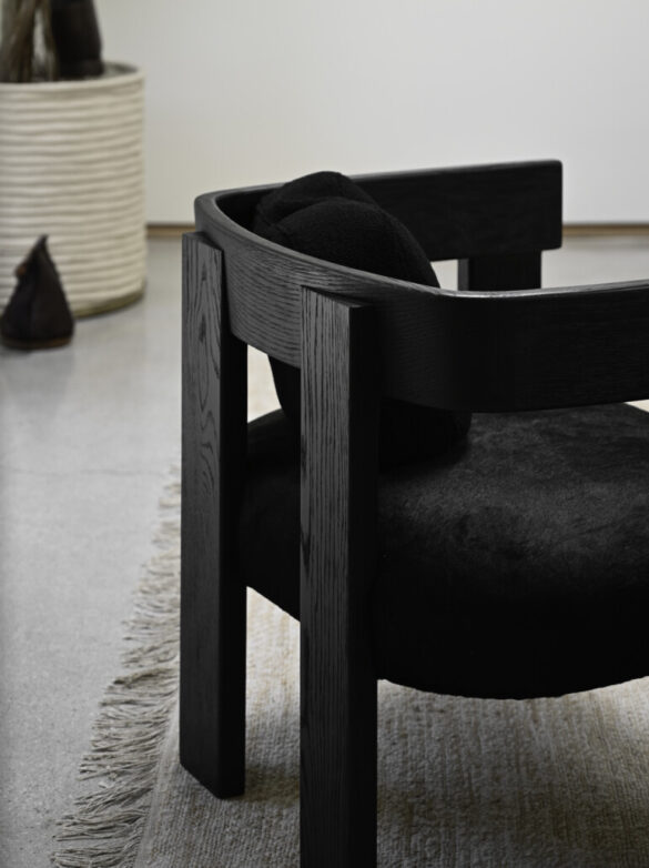 LOC LOUNGE CHAIR