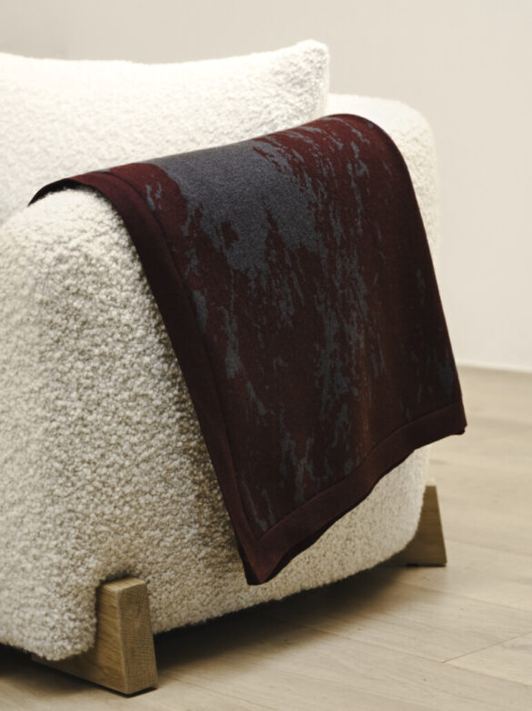WELLE CASHMERE BLANKET – CHARCOAL