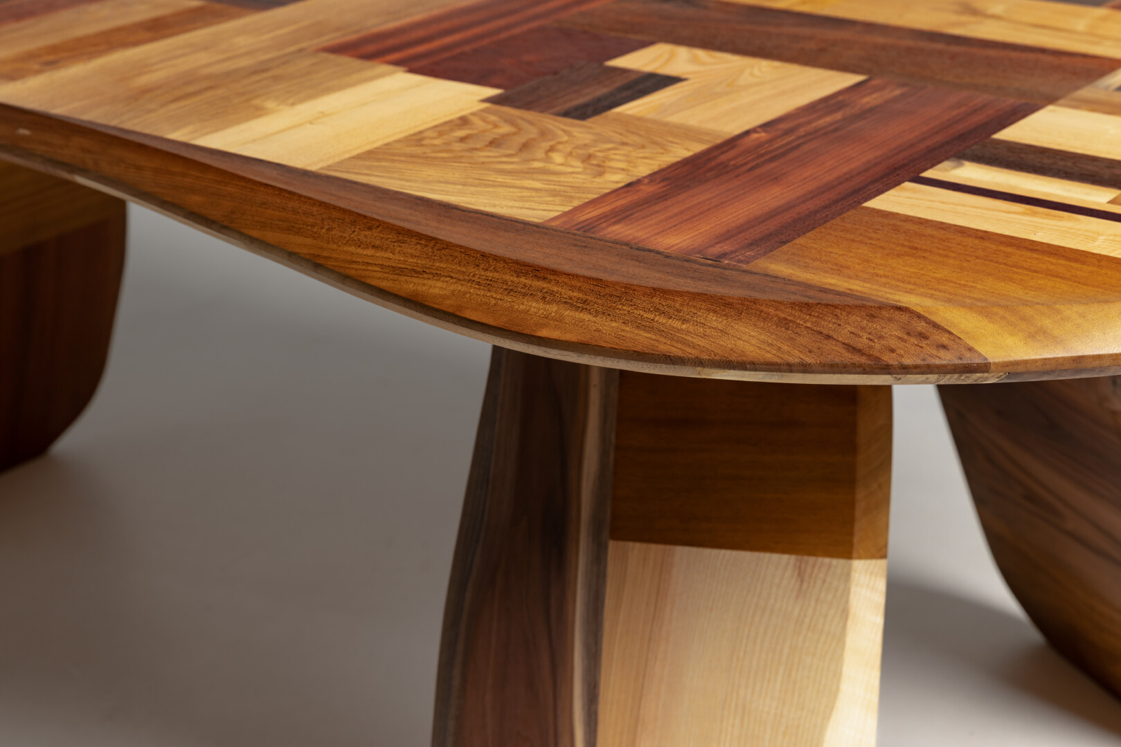 THE HELENA DINING TABLE