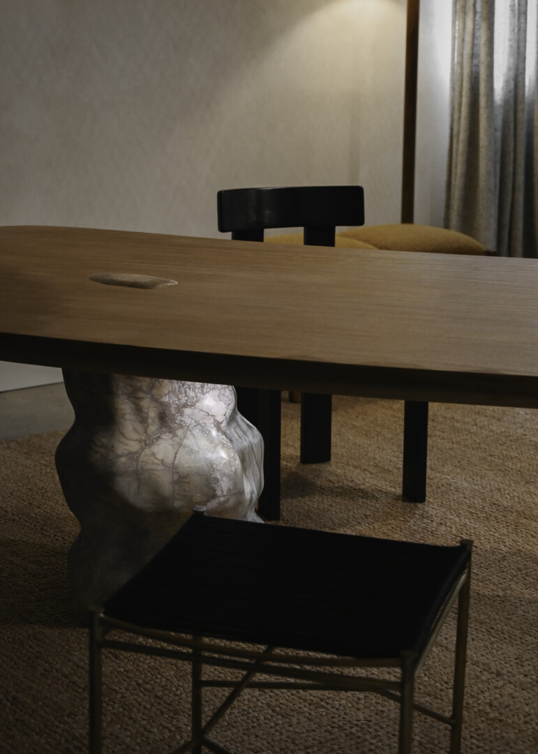 FELSEN DINING TABLE