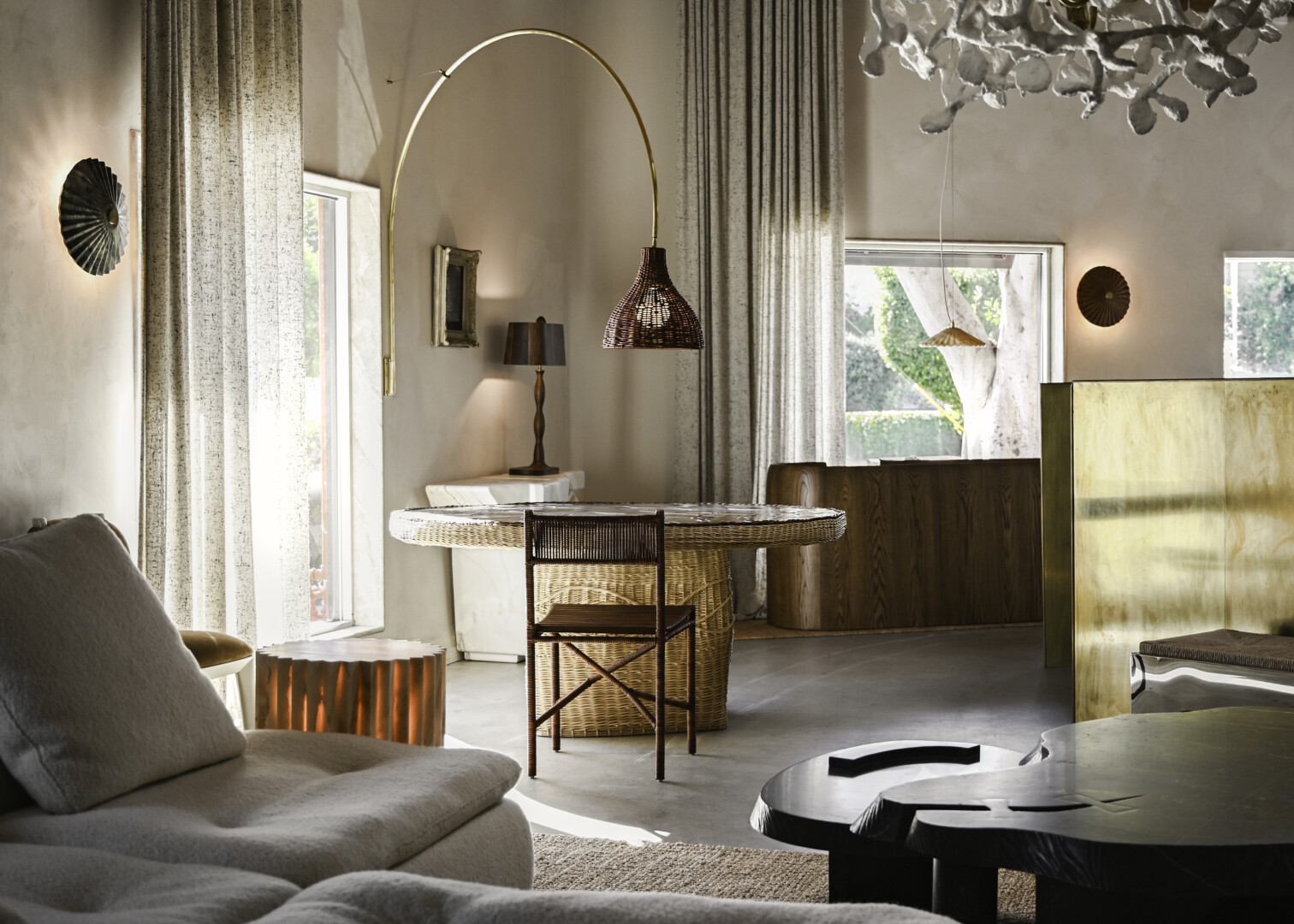 CALISSON DINING TABLE