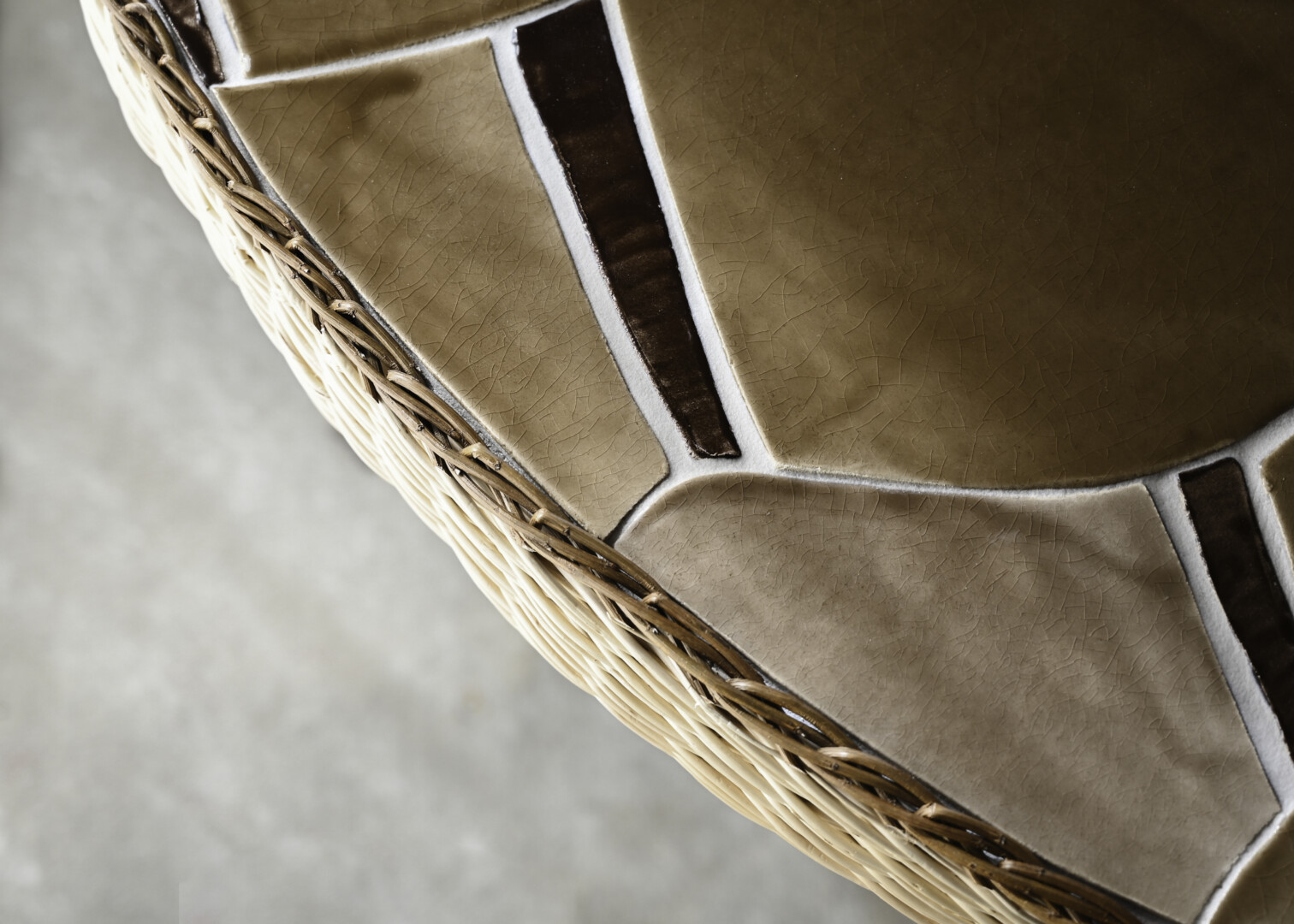 CALISSON DINING TABLE